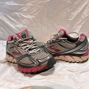 Brooks Ghost tennis shoes